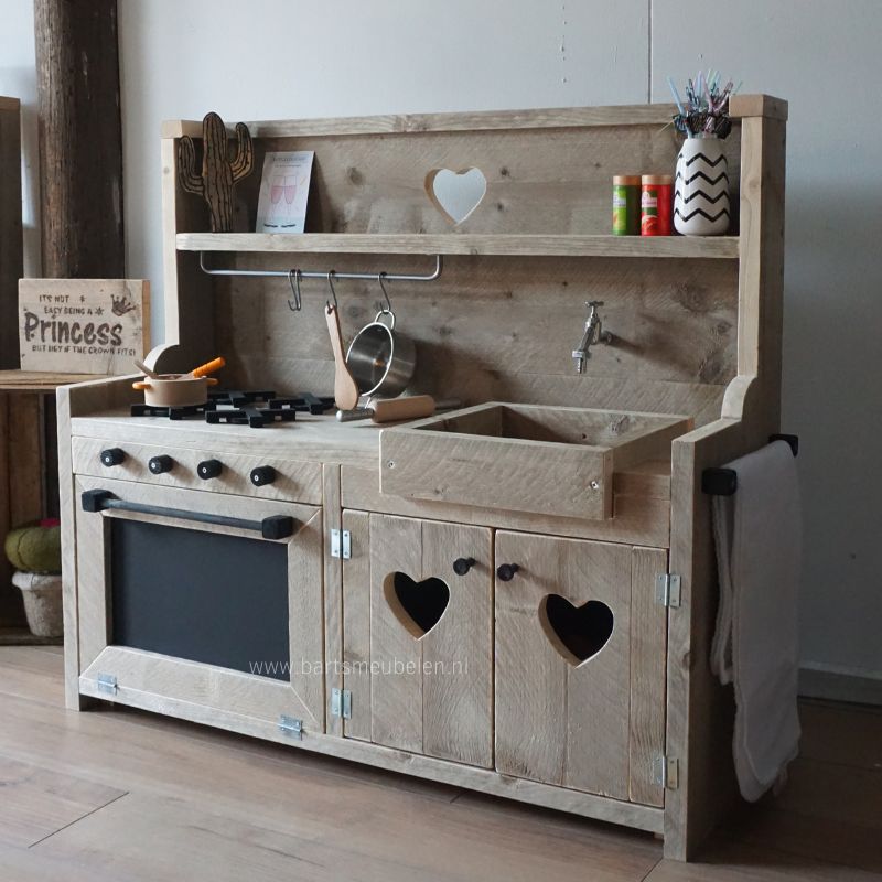 Steigerhouten speelkeuken 14 met sierlijke details Steigerhouten speelkeuken 14 met sierlijke details