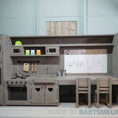 Steigerhouten speelmeubel XXL Grote speelhoek voor kinderen van steigerhout met bureau en speelgoedkeuken en opbergkasten