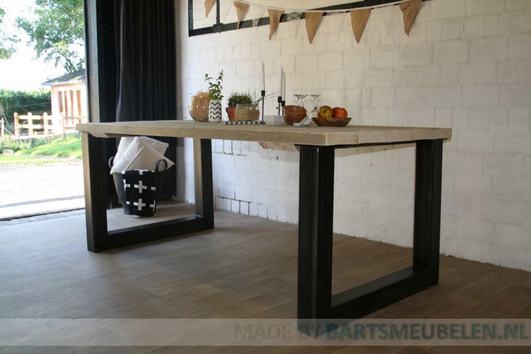 Steigerhouten tafel met stalen U-onderstel 1.2