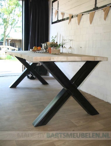 Steigerhouten tafel met stalen X-onderstel 1.3