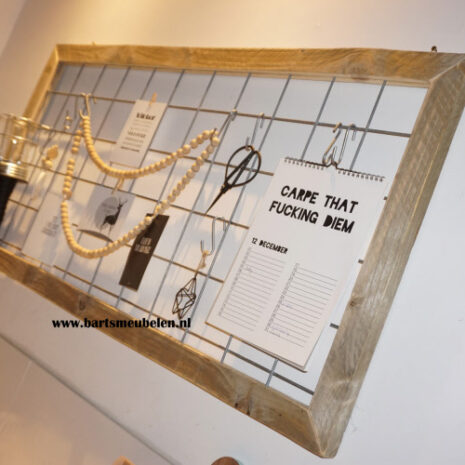 Steigerhouten wandrek pakketpost