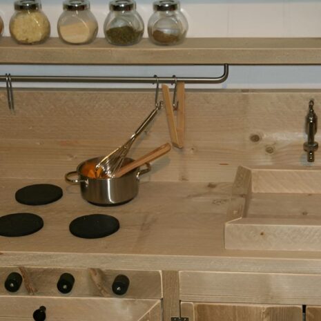detail steigerhouten speelkeuken 10