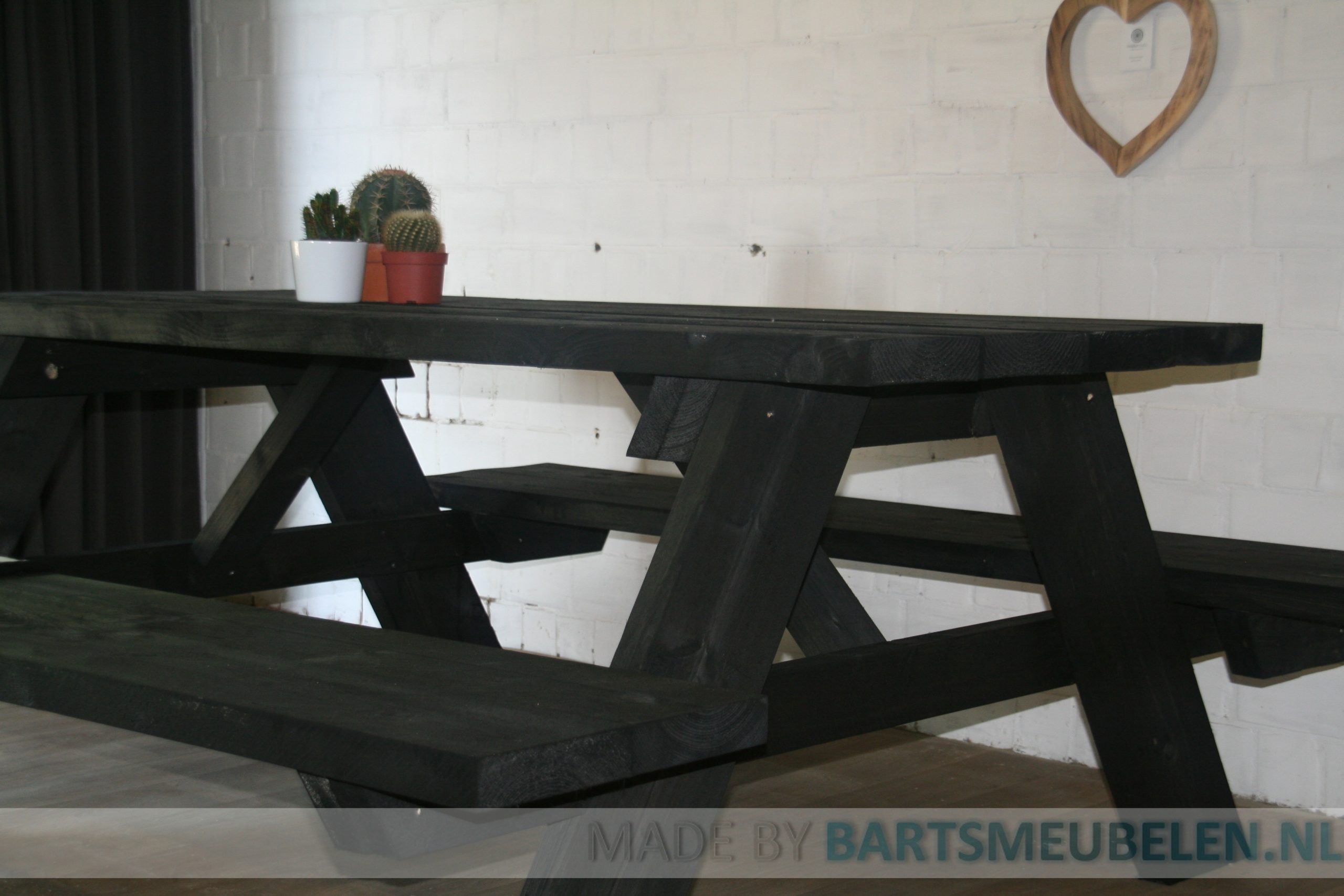 steigerhouten-picknicktafel-zwart