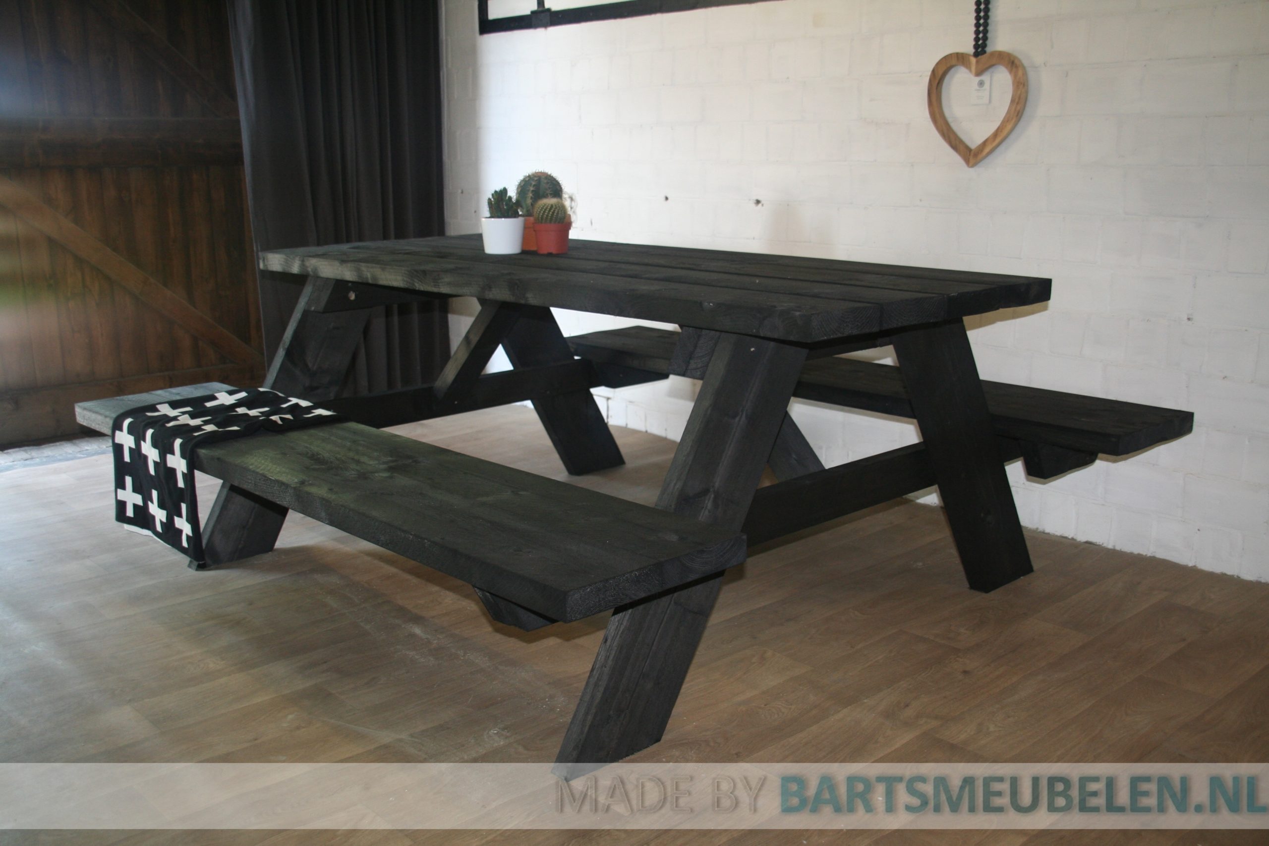 steigerhouten-picknicktafel-zwart.1