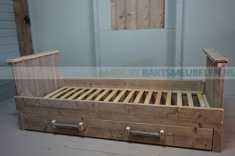 steigerhouten bed Sem 1.3