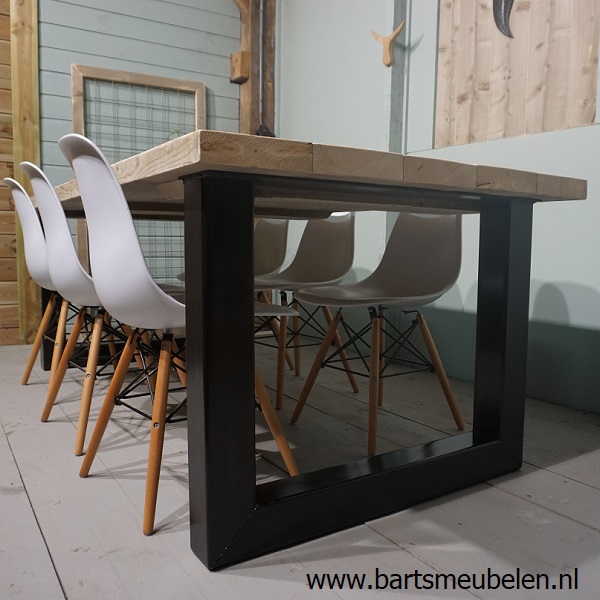 steigerhouten tafel met stalen U-onderstel.2