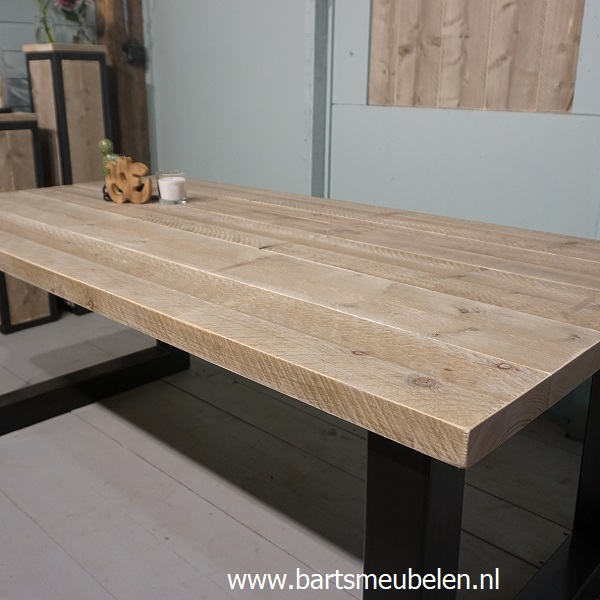 steigerhouten tafel met stalen U-onderstel.6
