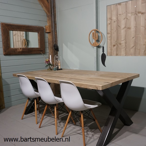 steigerhouten-tafel-met-stalen-x-onderstel.1