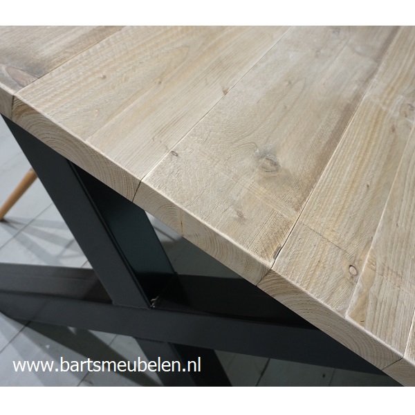 steigerhouten-tafel-met-stalen-x-onderstel.3