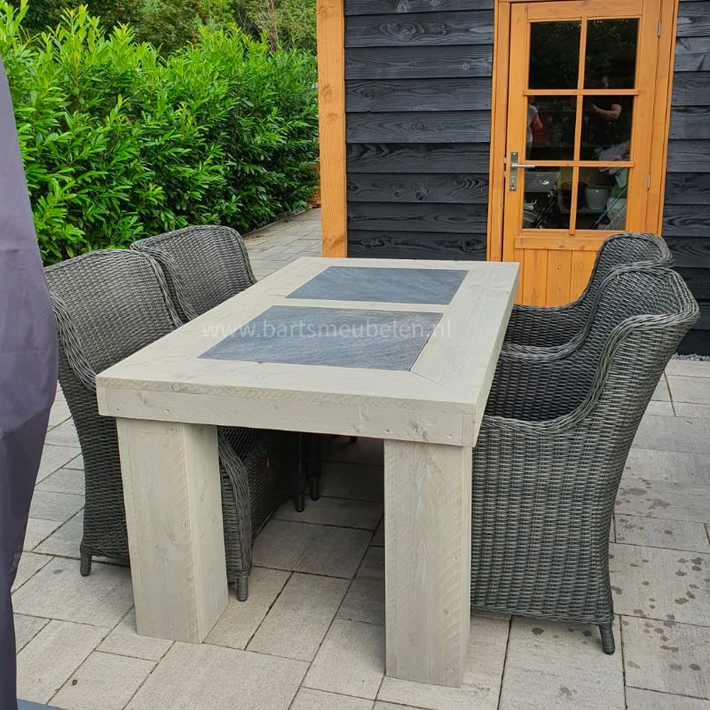 tuintafel met antracietgrijze keramische tegels van steigerhout guus tuintafel met antracietgrijze keramische tegels van steigerhout guus