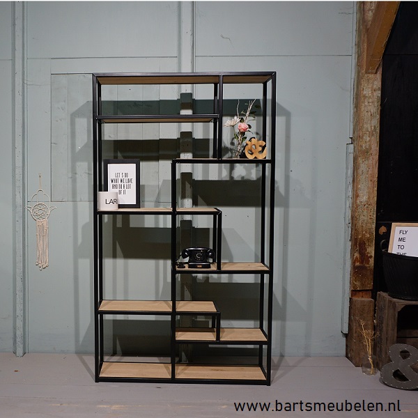 vakkenkast-rustiek-eikenhout-en-staal-2.1