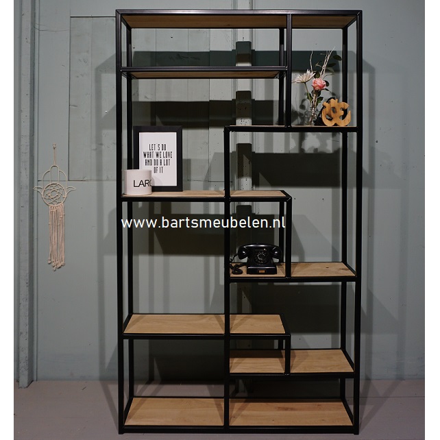 vakkenkast-rustiek-eikenhout-en-staal-2.3