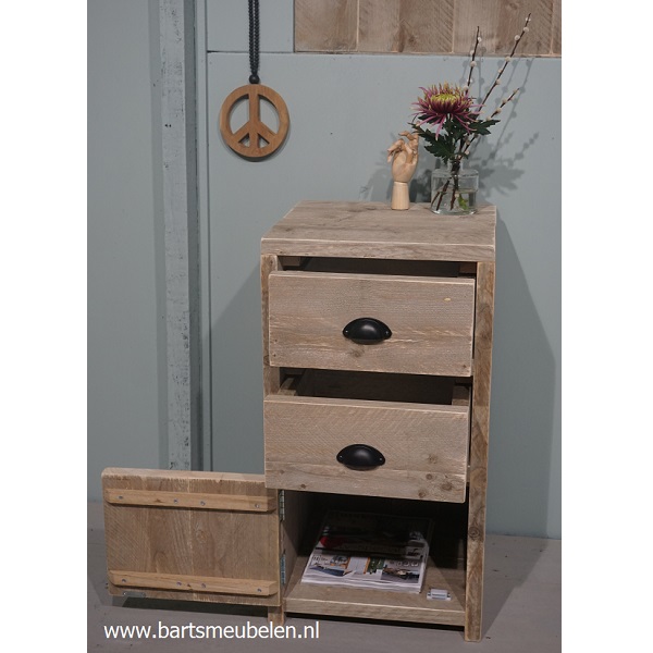 steigerhouten-nachtkastje-2.1