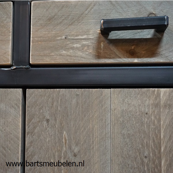 dressoir-steigerhout-en-staal-1.2