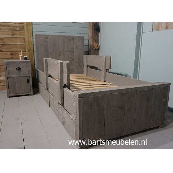 steigerhouten bed milan