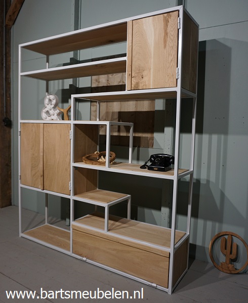 vakkenkast-eikenhout-en-staal-3.3