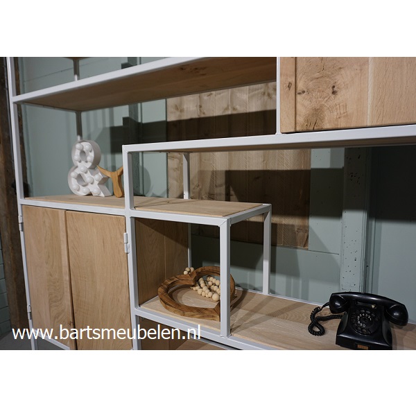 vakkenkast-eikenhout-en-staal-3.4