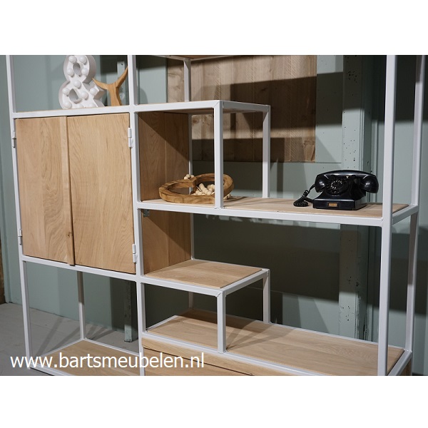vakkenkast-eikenhout-en-staal-3.8