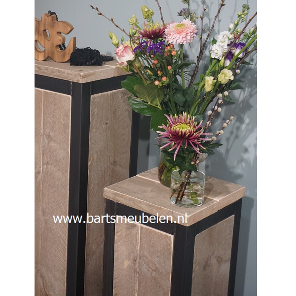 zuil-van-steigerhout-en-staal-1.1