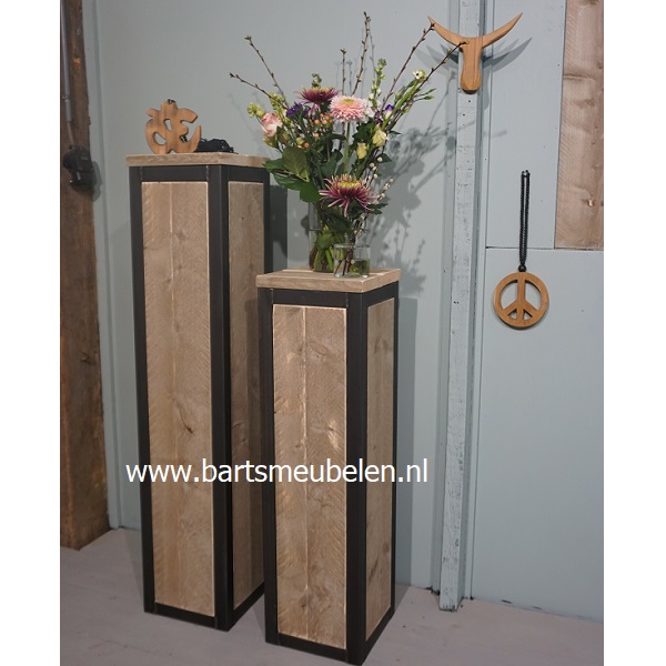 zuil-van-steigerhout-en-staal-1.4