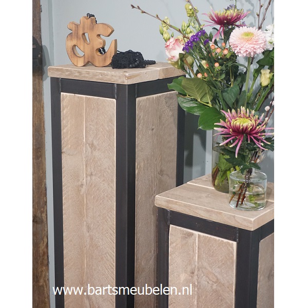 zuil-van-steigerhout-en-staal-1.5