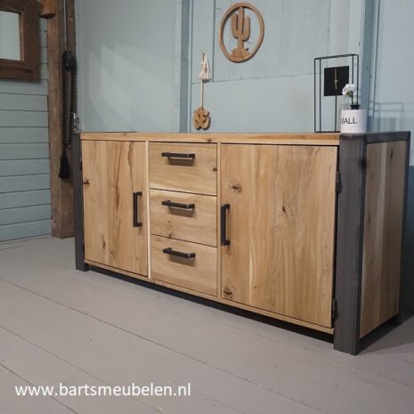 dressoir eikenhout en staal roosendaal .3 dressoir-rustiek-eikenhout-en-staal-roosendaal-1