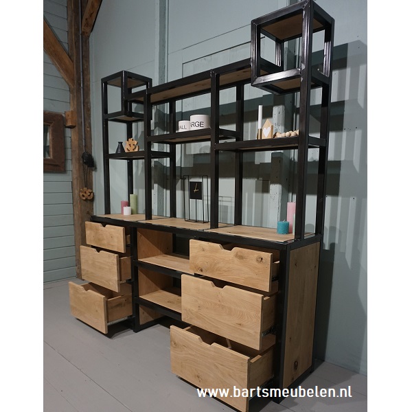 kast-rustiek-eikenhout-en-staal-meggy-4
