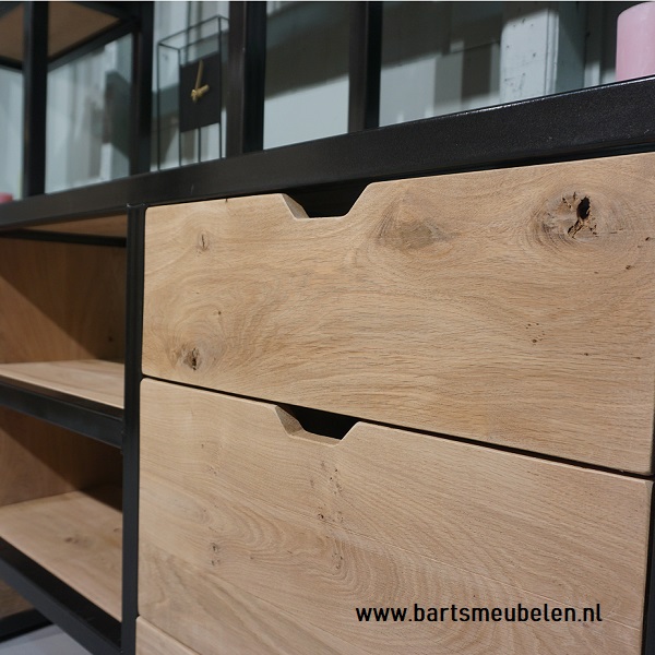 kast-rustiek-eikenhout-en-staal-meggy-8