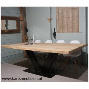 eiken boomblad tafel met V-poot 1