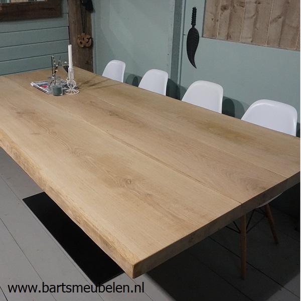 eiken boomblad tafel met V-poot 1.4