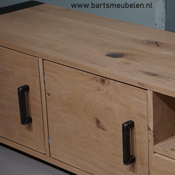 tv-meubel-eikenhout-en-staal-inge-1.2