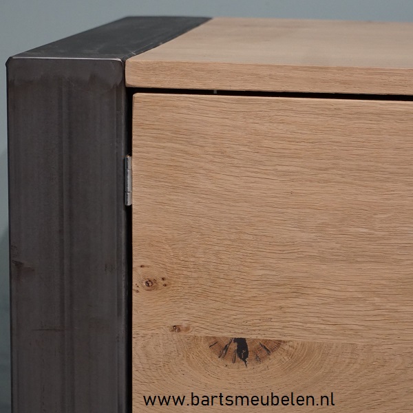tv-meubel-eikenhout-en-staal-inge-1.5