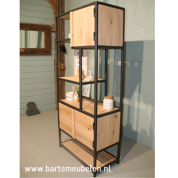 vakkenkast-eikenhout-en-staal-4.4