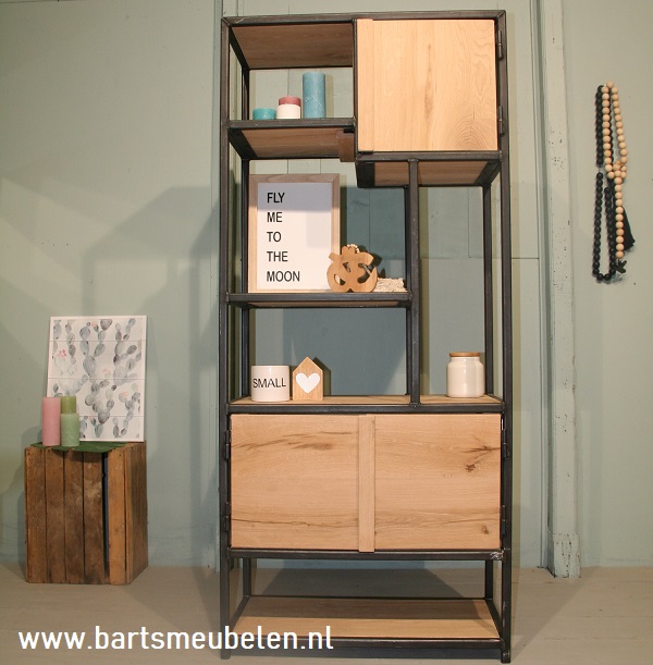 vakkenkast-eikenhout-en-staal-4.5