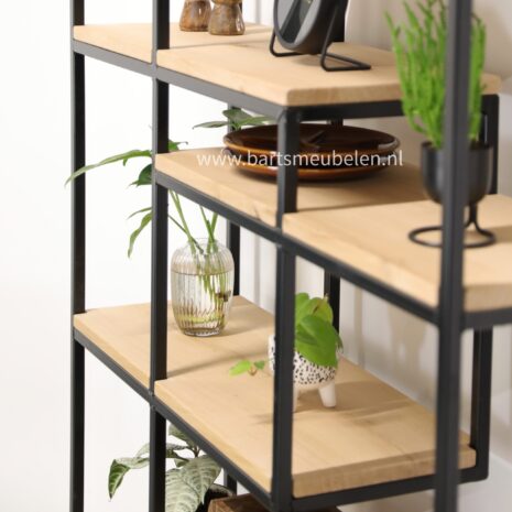 vakkenkast eikenhout en staal 6.