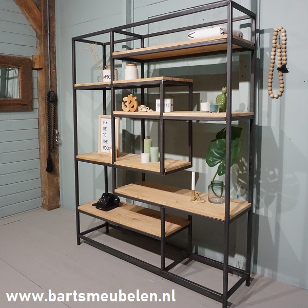 vakkenkast-eikenhout-en-staal-6.19