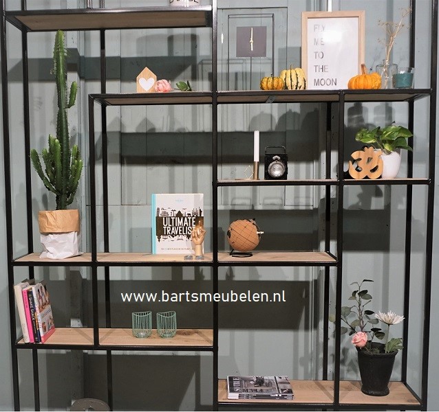 vakkenkast-rustiek-eikenhout-en-staal-5.2