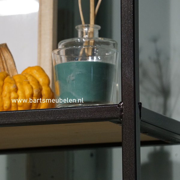 vakkenkast-rustiek-eikenhout-en-staal-5.4