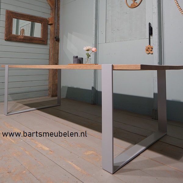 rustiek-eikenhouten-tafel-edith.1.1
