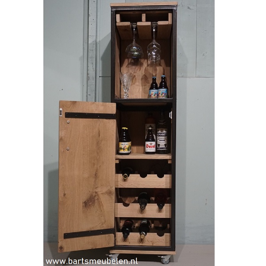 wijnkast-rustiek-eikenhout-en-staal