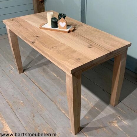 eikenhouten-eettafel-mandy-massief-eikenhout