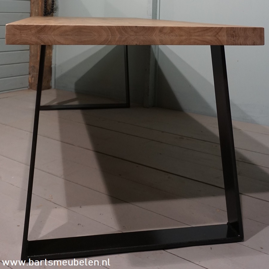 vintage-eikenhouten-eettafel-iris-met-stalen-onderstel.1.6