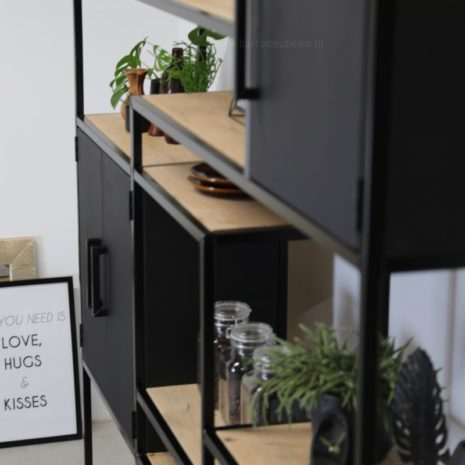 vakkenkast eikenhout en staal 8 - detail zijaanzicht