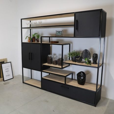 vakkenkast eikenhout en staal 8 - industriele kast met open en dichte vakken, zwart hout, eikenhout en stalen frame