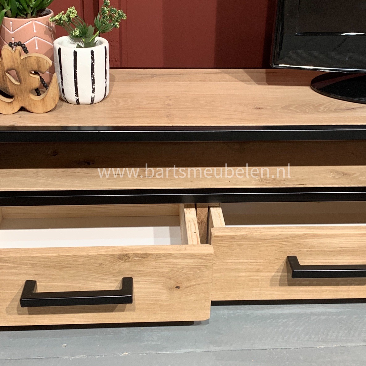 tv-meubel-eikenhout-en-staal-mark.3
