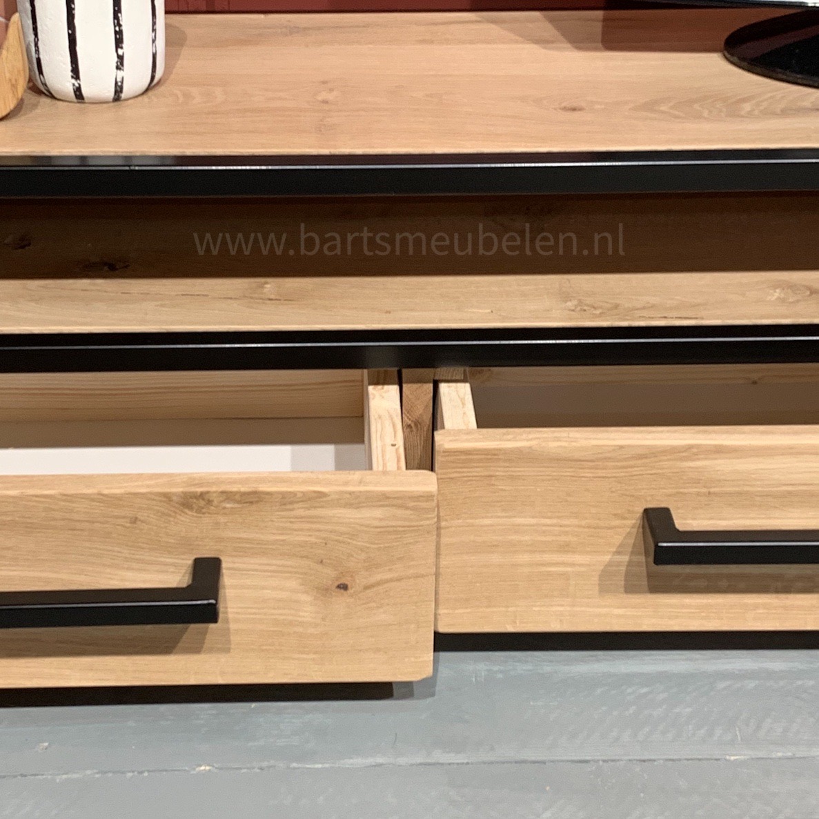 tv-meubel-eikenhout-en-staal-mark.6