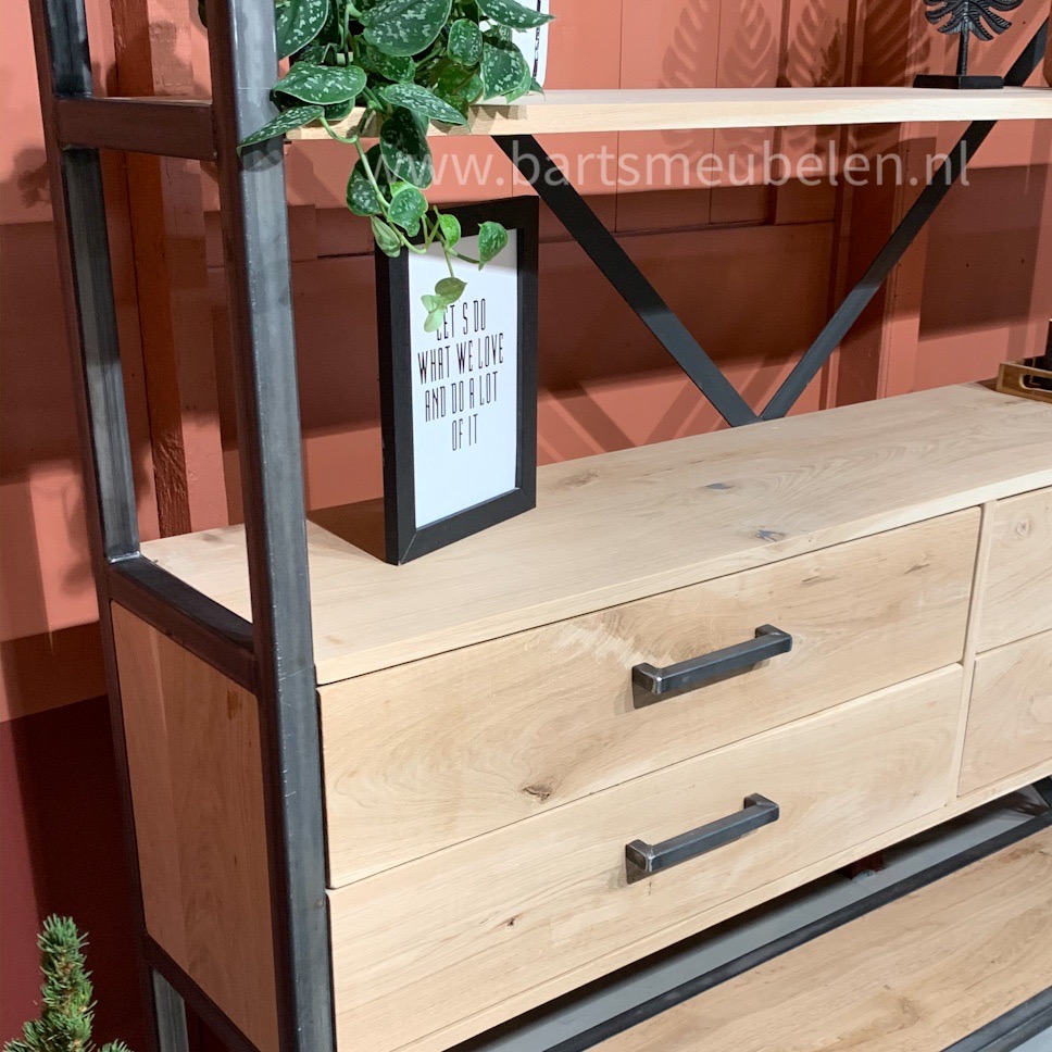 kast-rustiek-eikenhout-en-staal-norah.5