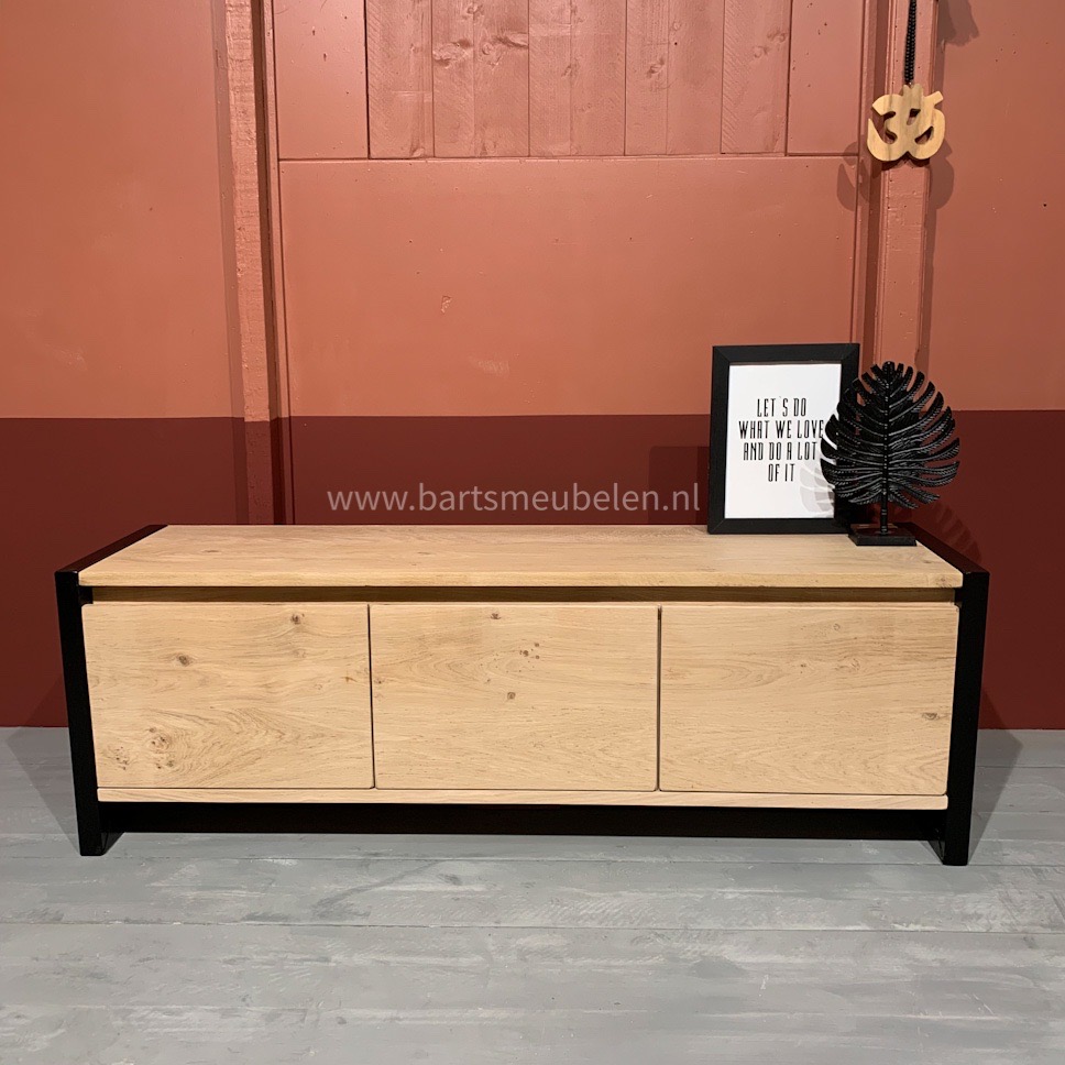 tv-meubel-eikenhout-en-staal-benjamin