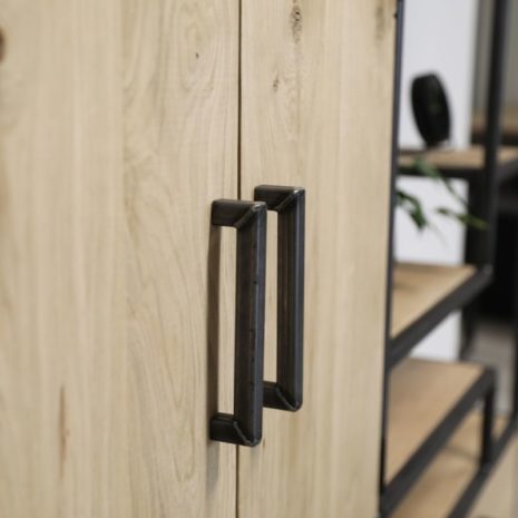 deails handgrepen - industriele kast met vakken eikenhout en staal 9 - 160cm breed x 200cm hoog - transparant gespoten stalen frame