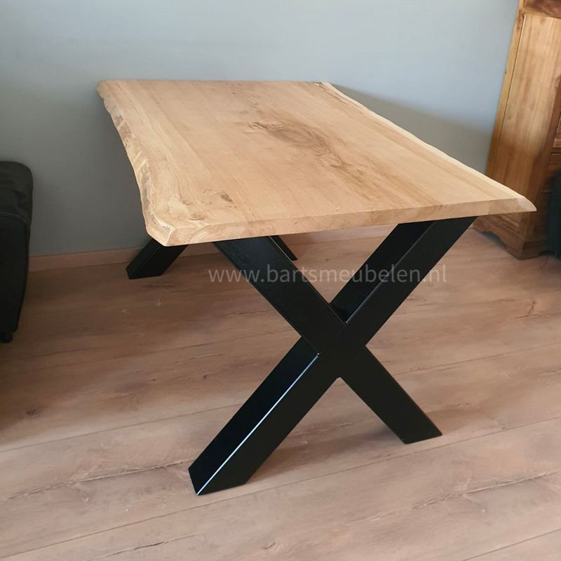 Boomstamtafel Xandra 40 eikenhout Boomstamtafel Xandra (40) eikenhout